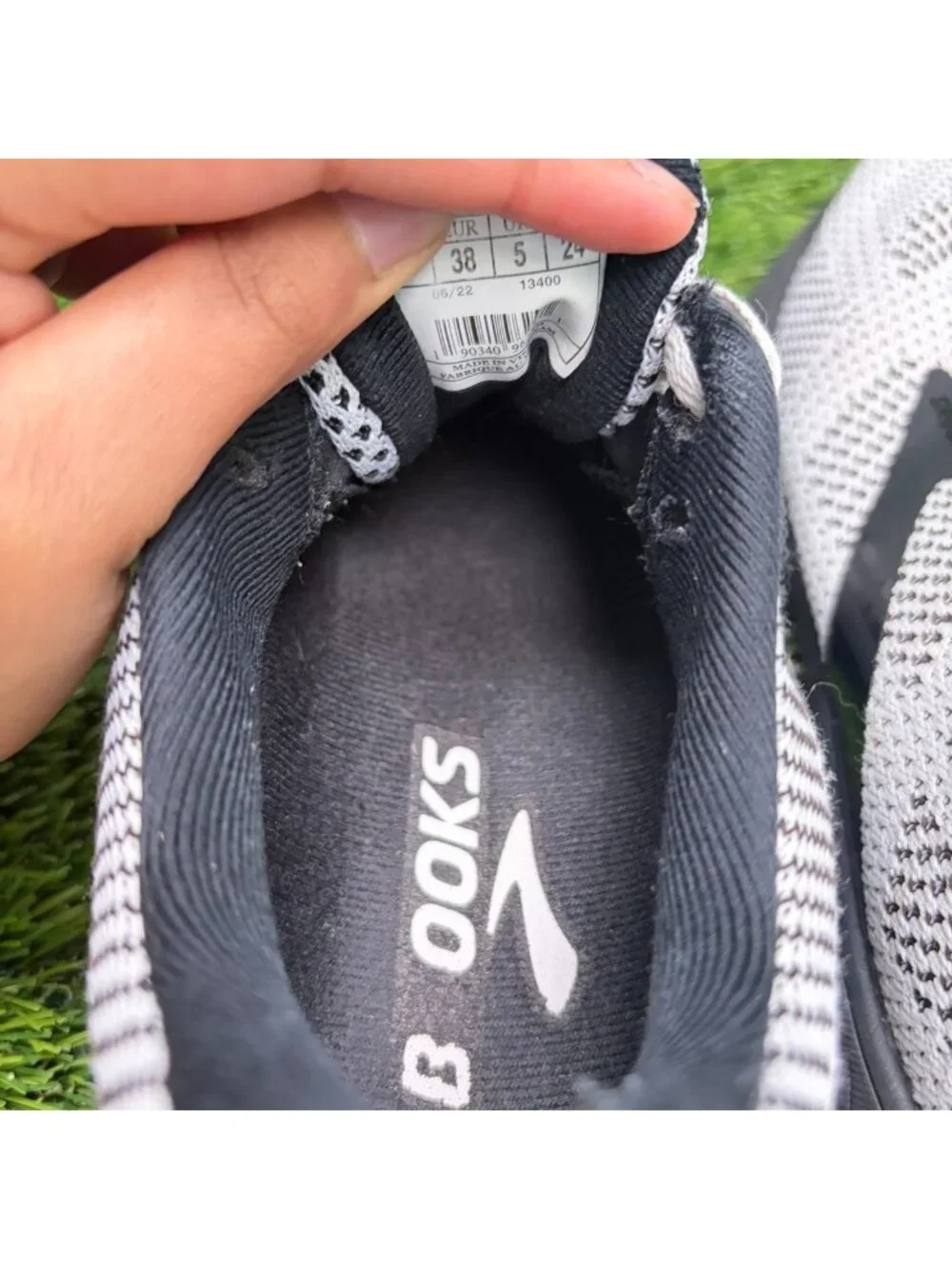 Brooks Revel 5 Womens Size 7 White Black Athletic Running Shoes Sneakers